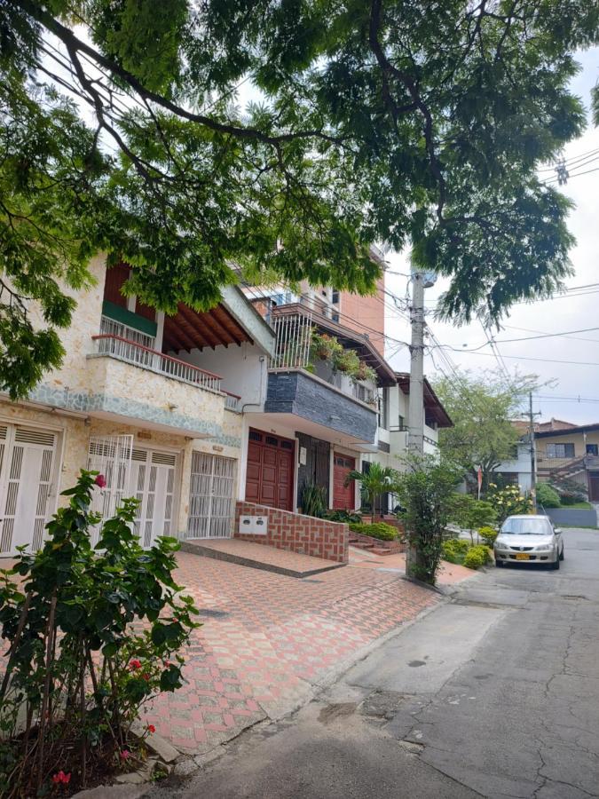 Noras Homestay Laureles Medellín Extérieur photo