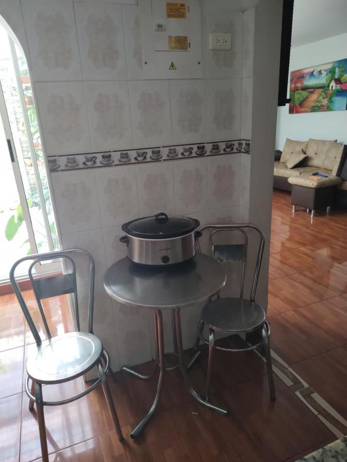 Noras Homestay Laureles Medellín Extérieur photo