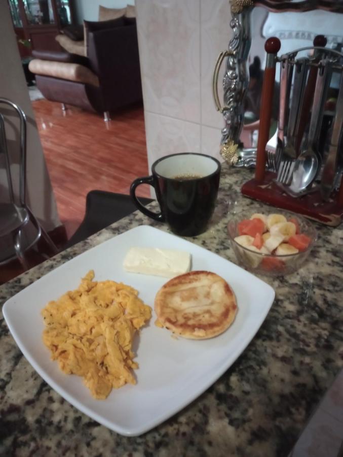 Noras Homestay Laureles Medellín Extérieur photo